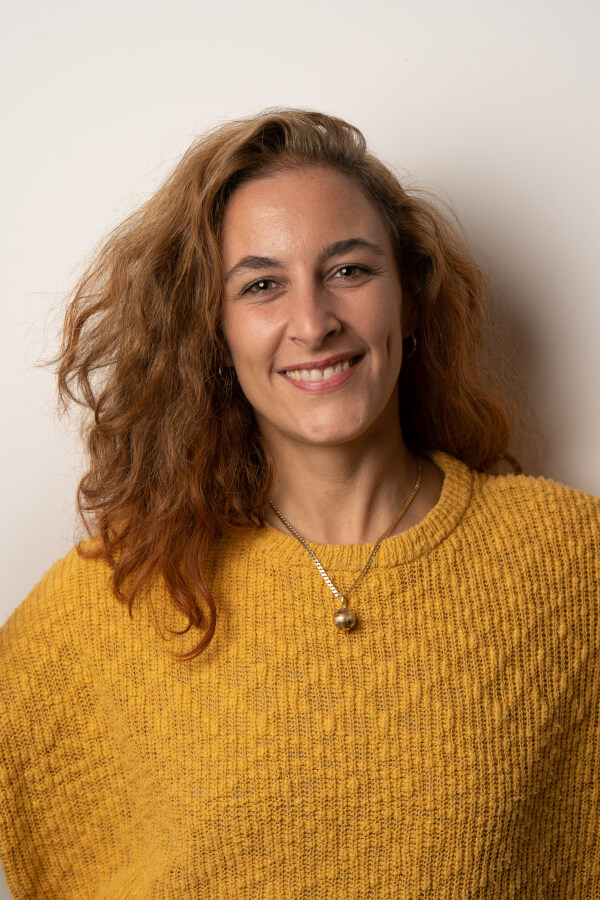 Janina-Passbild-gelb Janina Leonina Frei Geborgen WindelFREI Babys Familien